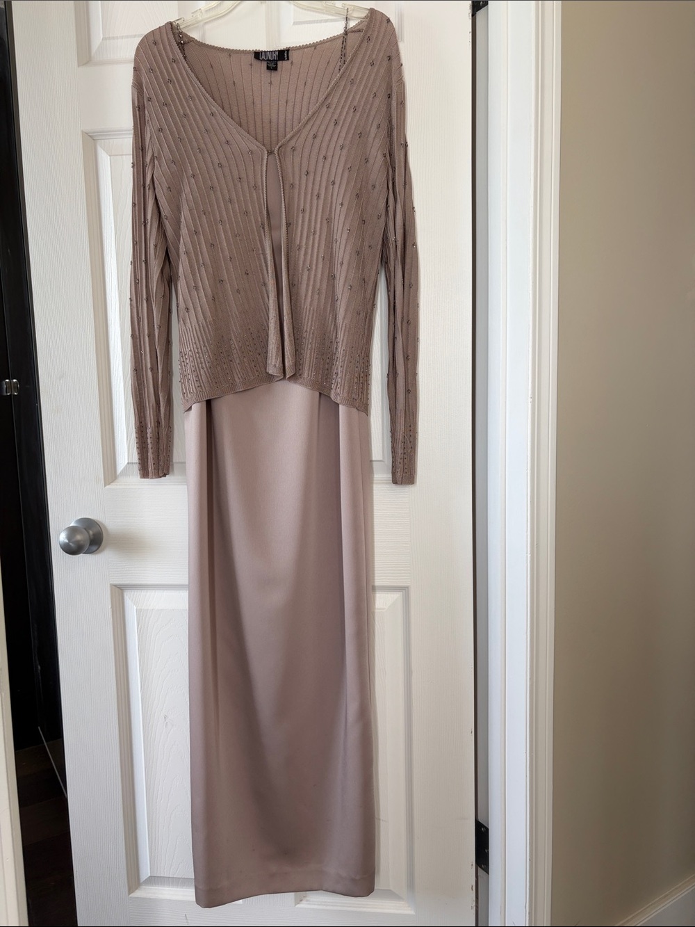 Laundry By Shelli Segal Mauve Beaded Knit 2 Piece evening gown and cardigan.